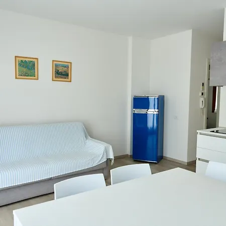 Appartamento Paola-pochi Passi Dal Mare-zona Piazza Aurora-lido Di *
