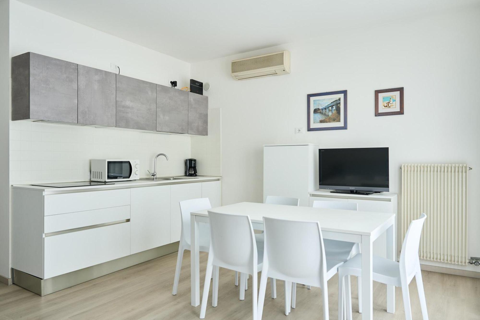 Apartment Paola-pochi Passi Dal Mare-zona Piazza Aurora-lido Di